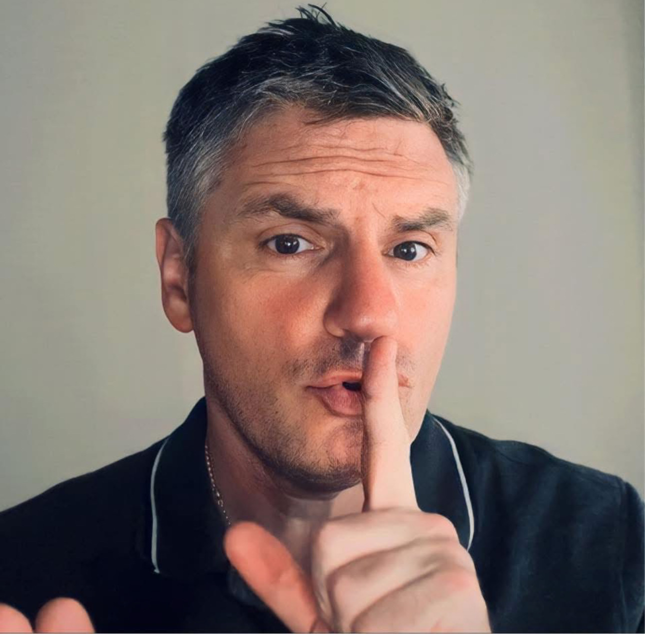 Dav***